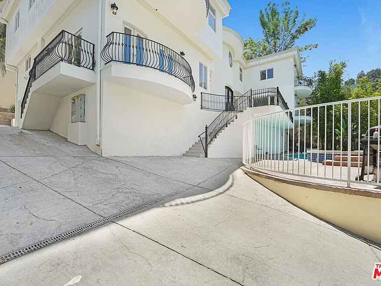 4156 Sunswept Dr — Photo 35
