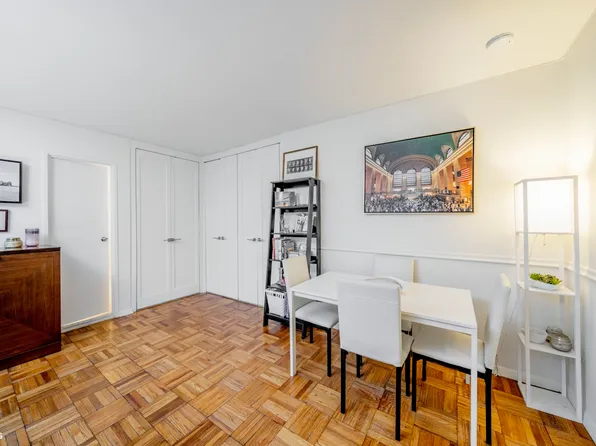 118 East 60th Street image 2 of 5