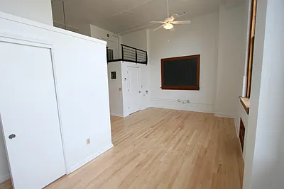 100 Broadway Blvd NE, Loft 209 - 1 — Photo 2