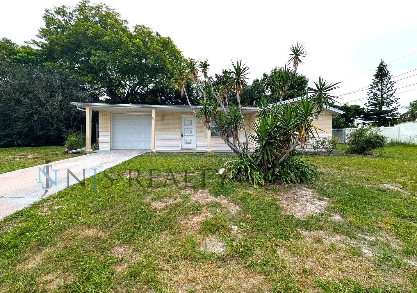 NEW renovation 2 bed/1 bath ~NEW: tile floors, kitchen renovation & paint! with a HUGE fenced yard!! — Photo 1