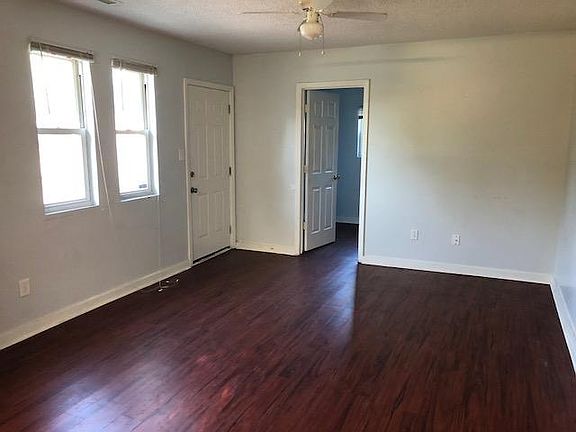 2nd image of 1900 Ubank St