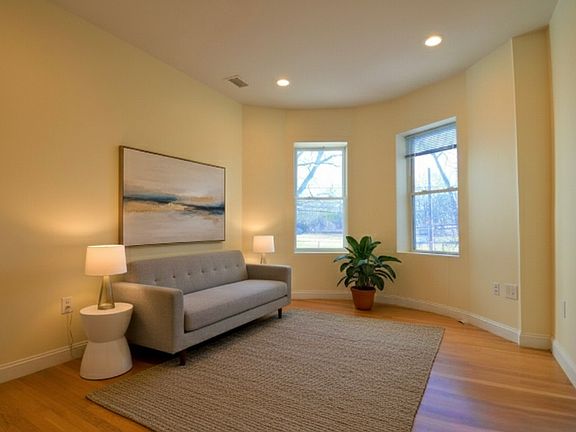 5th image of 1810 Beacon St #4