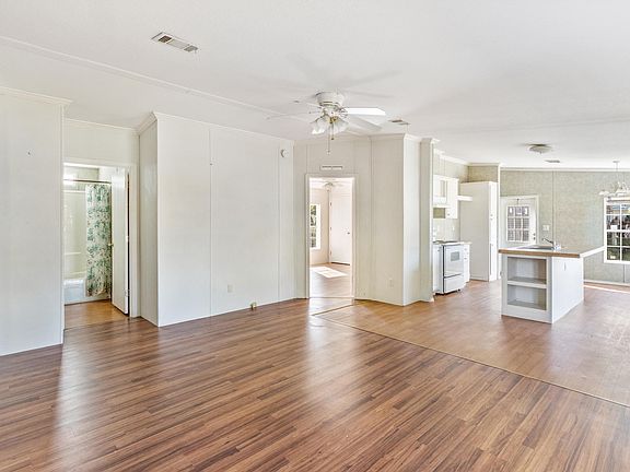 3rd image of 281 Vintage Oak Cir