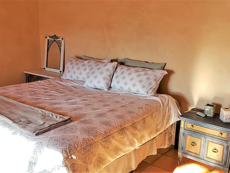 Queen bed