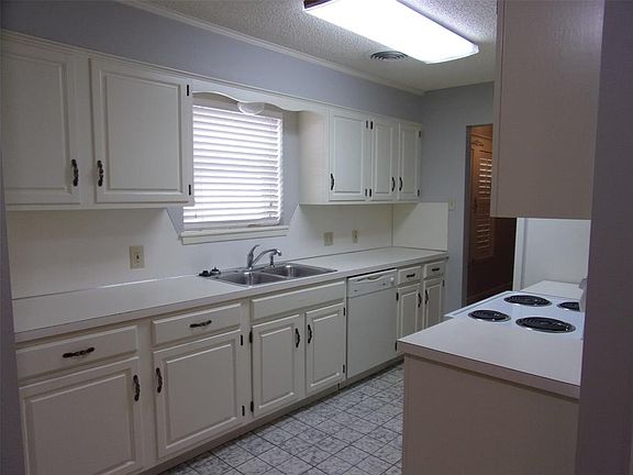 2nd image of 18 Crossroads Dr
