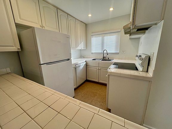 4th image of 2137 Thomas Ave Unit C