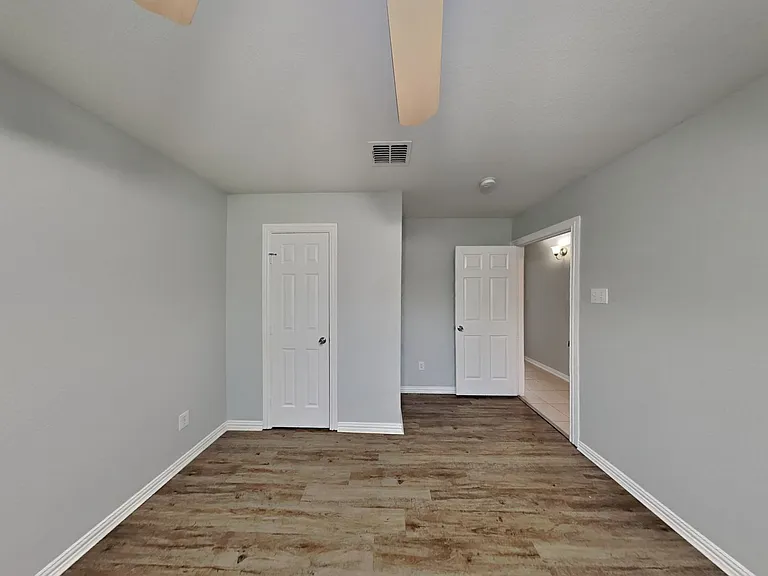 1838 Crooks Ct — Photo 22