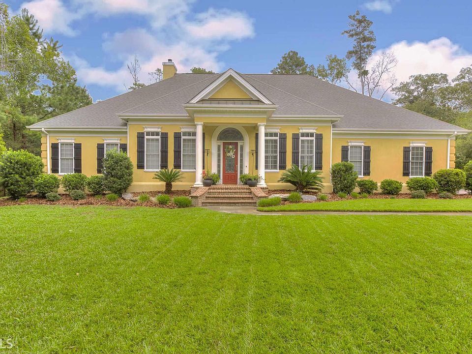 1st image of 35 Crestwood Dr