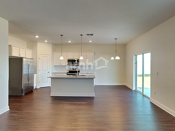 5th image of 1348 Sky Lakes Dr