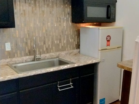 5th image of 1509 Harrington Ave APT A
