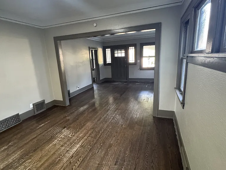 2548 N 48th Ave — Photo 5