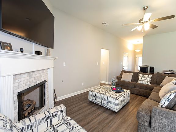 5th image of 8668 Lois Ln