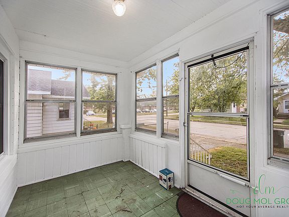 3rd image of 1138 E Dale Ave