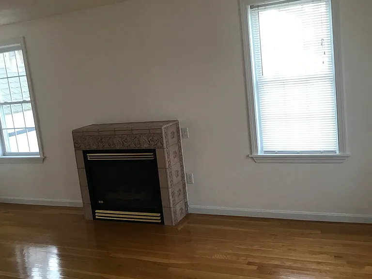 577 Winter St — Photo 43