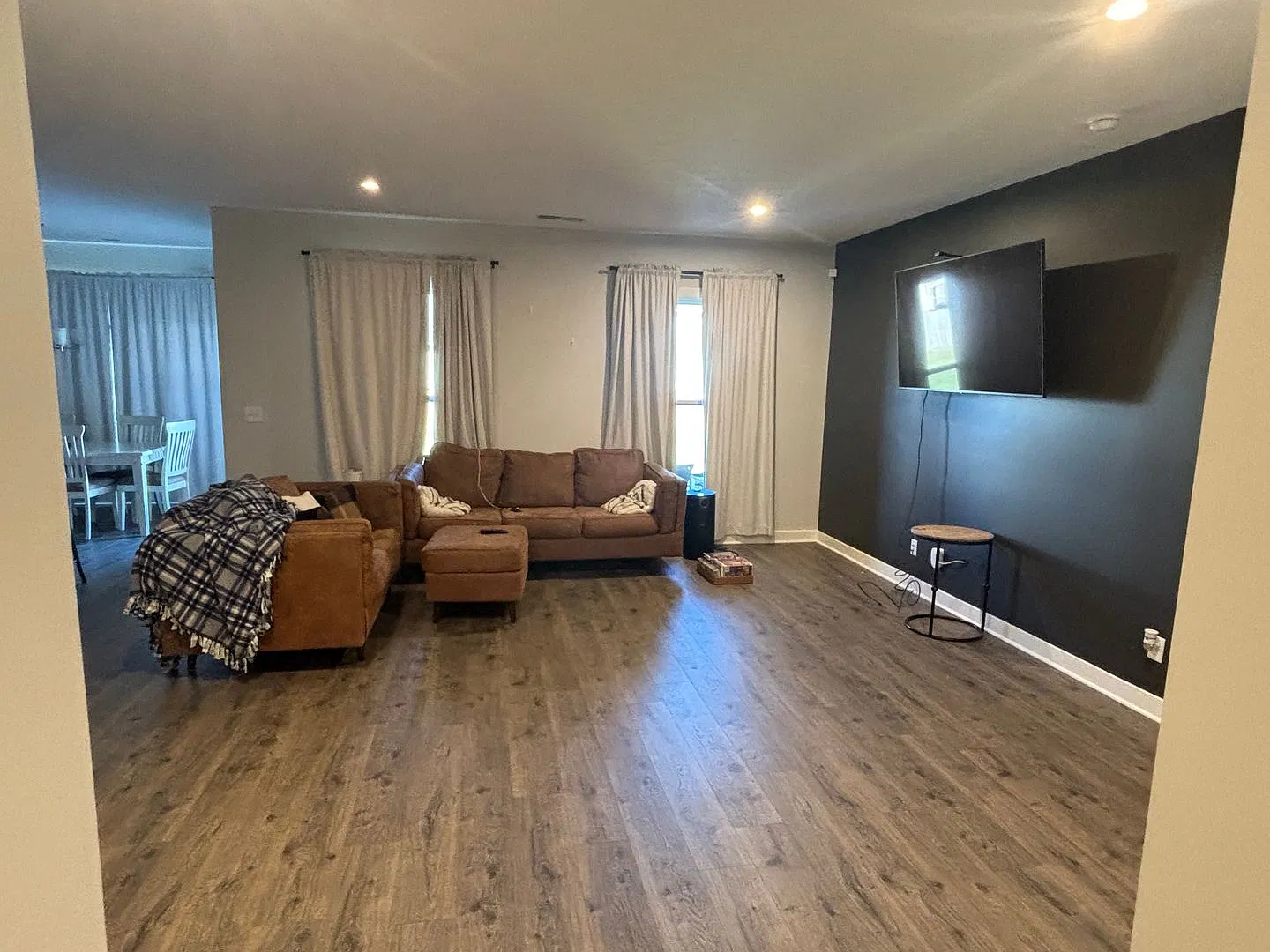 3 bed 2 bath Large Yard — Photo 4