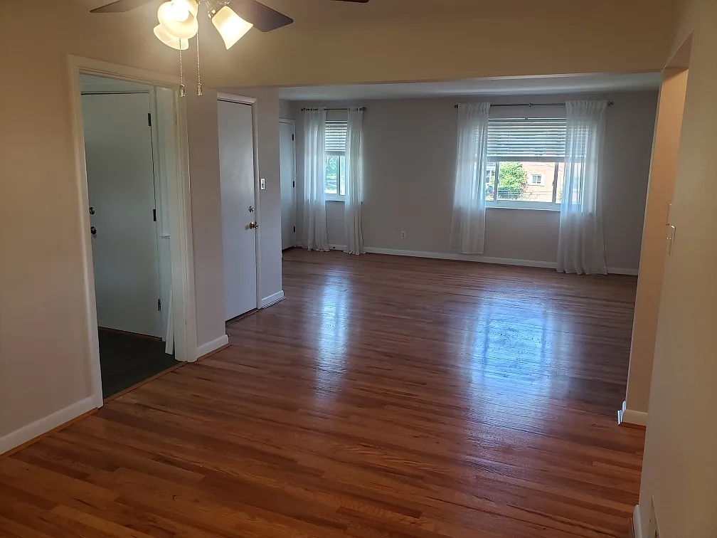 2 bed, 1000 sqft, $1,700 — Photo 2