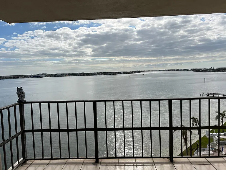 Corner unit balcony