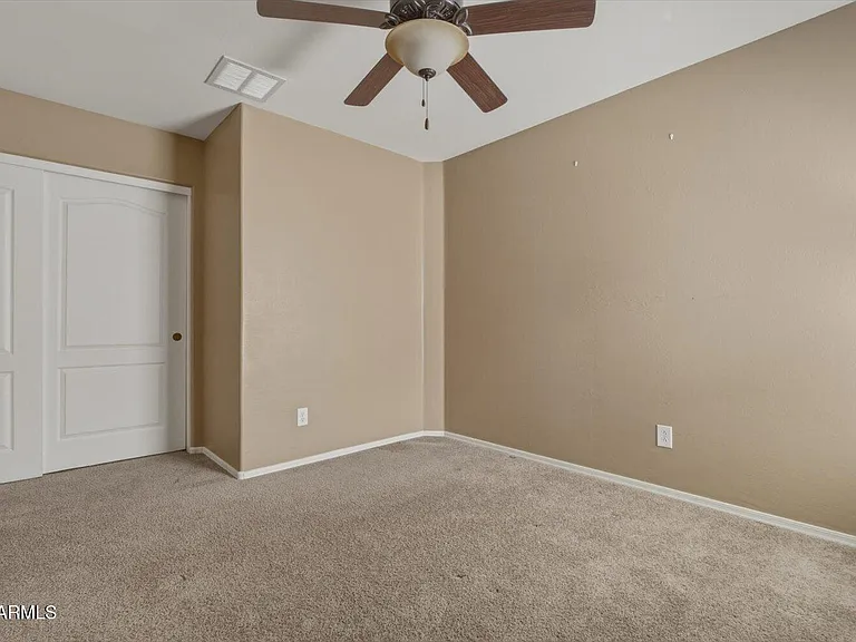 2246 E Fraktur Rd — Photo 20
