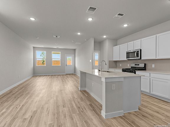 4th image of 5607 Frederick Bluff