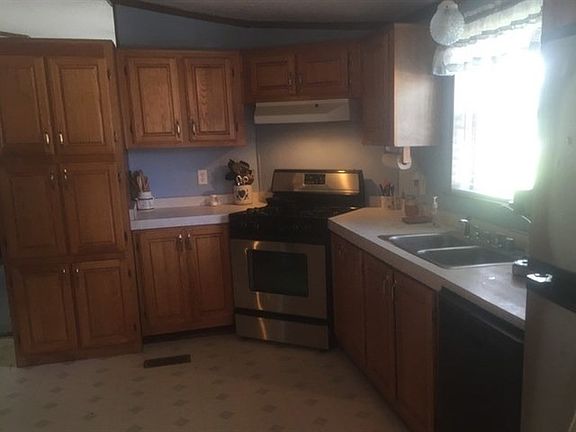 3rd image of 127 E Main St
