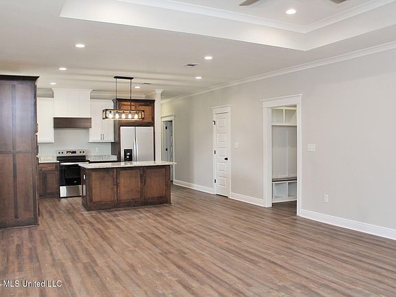 4th image of 206 Marshall Smith Rd