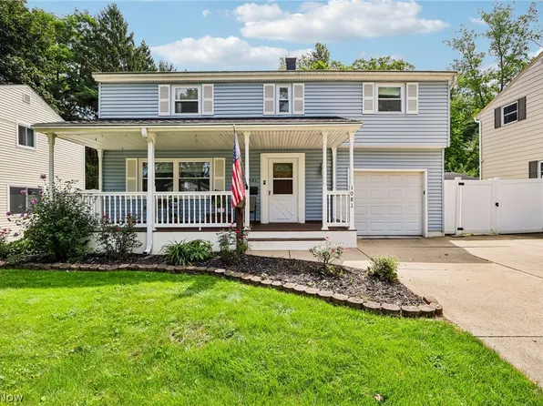 1081 Madrid Dr, Akron, OH 44313