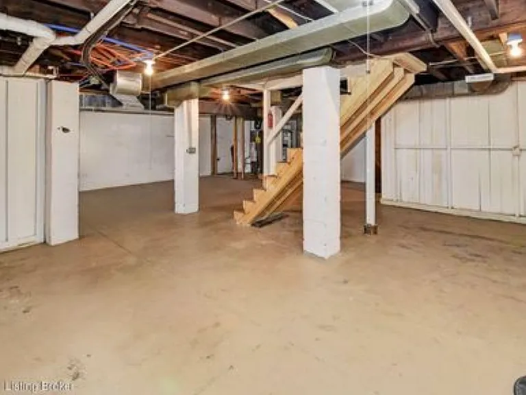644 Ervay Ave — Photo 18