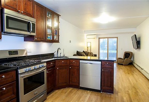 2nd image of 511-515 E 11th St APT A1