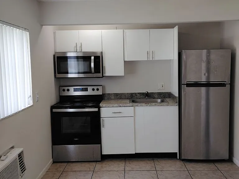 Brandon Palm Springs — Photo 26