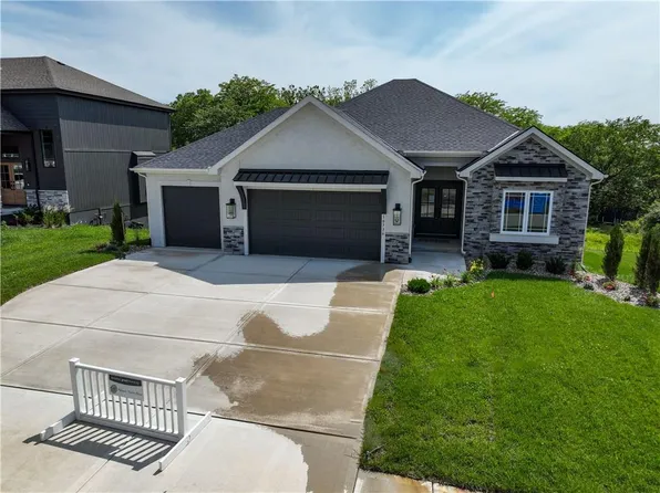 10736 N Fairmount Ave, Kansas City, MO 64118