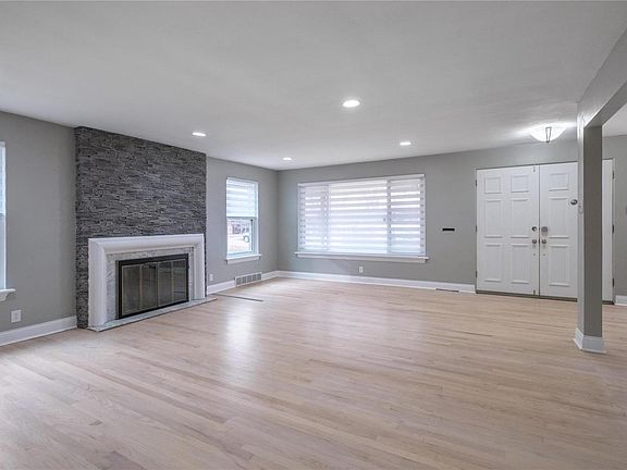 2nd image of 848 Barkley Sq