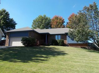 5911 S Geronimo Dr, Springfield, MO 65810