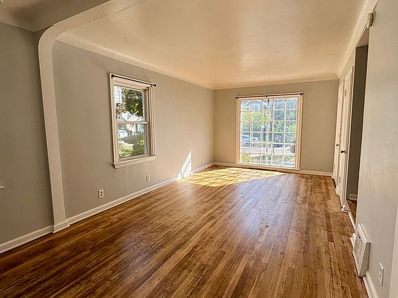2nd image of 853 Ballard St SE #855