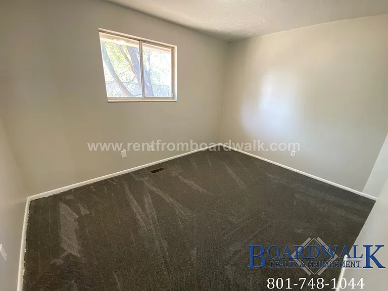 1453 W 2320 S — Photo 11