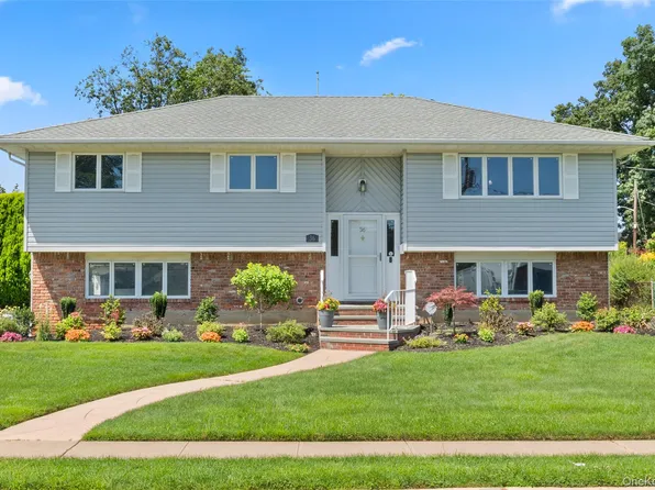 36 Fairway Drive, Old Bethpage, NY 11804