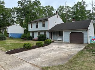 7 Whippoorwill Dr, Sicklerville, NJ 08081