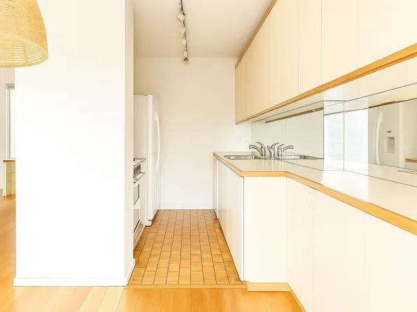 137 East 36th Street 15B image 3 of 13