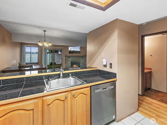 5th image of 323 SW 112th Street #102
