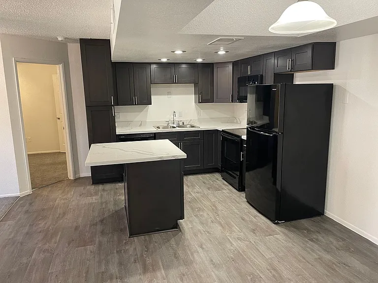 Desert Lakes Apartments — Photo 38