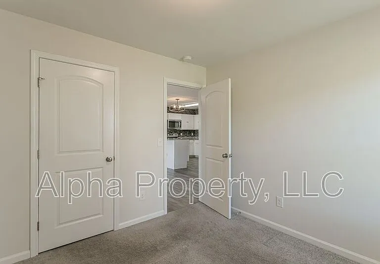304 Long Grove Ln — Photo 16