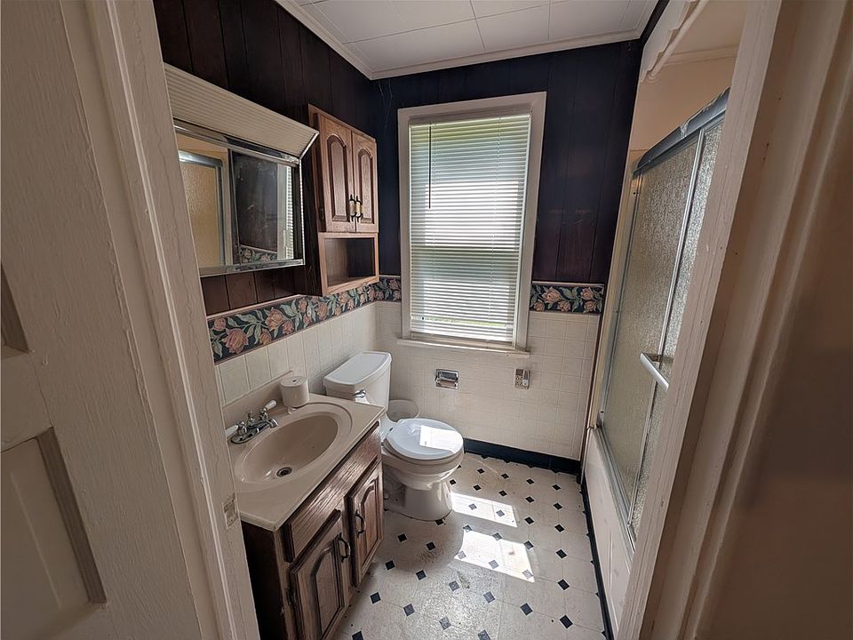 16th image of 35 Lincoln Ave