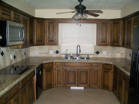 4th image of 2616 Edgewood Dr