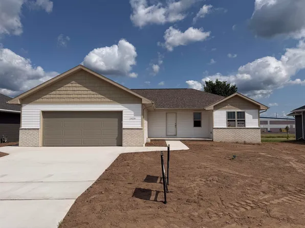1929 Huffcutt Ln, Waupaca, WI 54981
