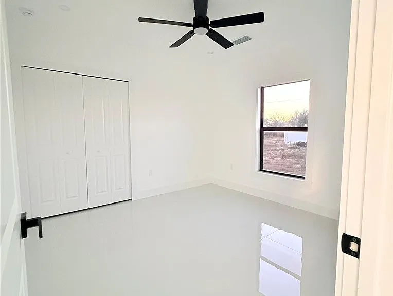 844 Millpond St E — Photo 14