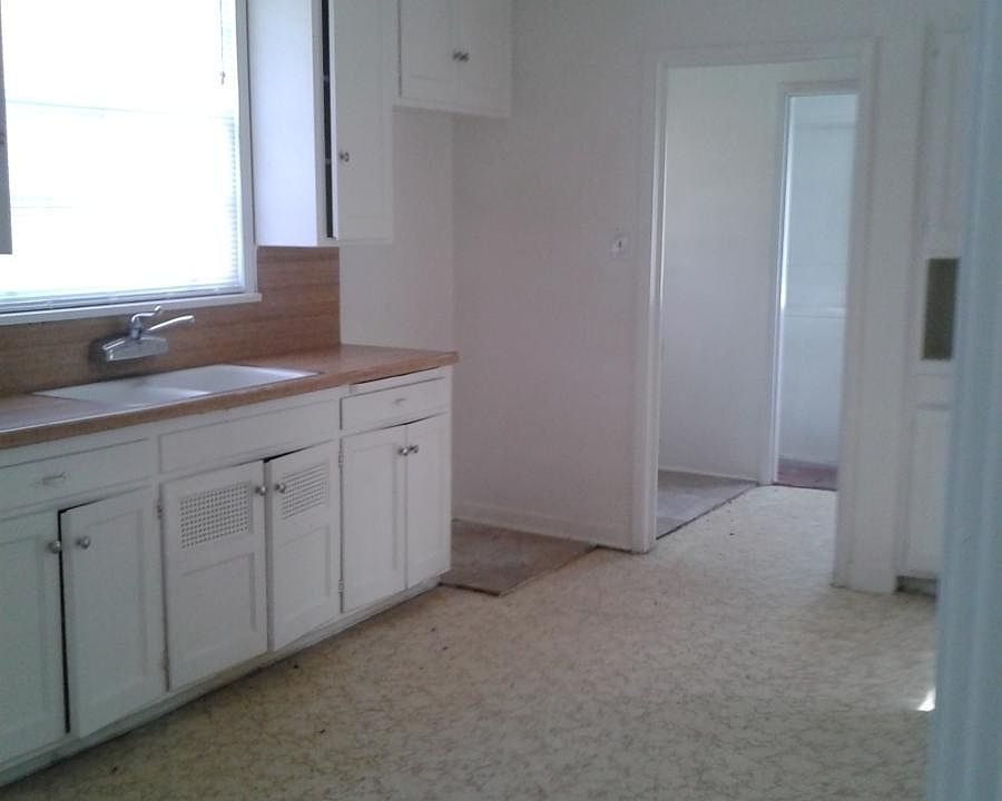2nd image of 1807 Inyo St