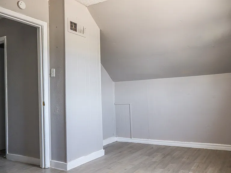 801 Roseanne St #15 — Photo 7
