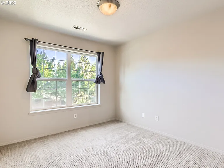 1111 SE Tamango St — Photo 5