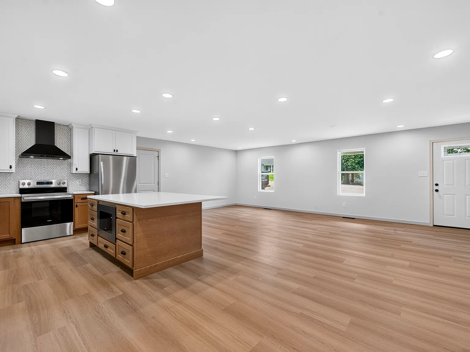 3 bed, 1248 sqft, $2,100 — Photo 3