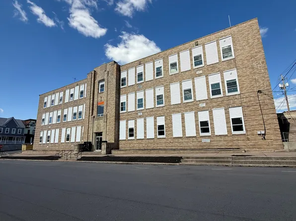 136 W 4th St #100, Mount Carmel, PA 17851