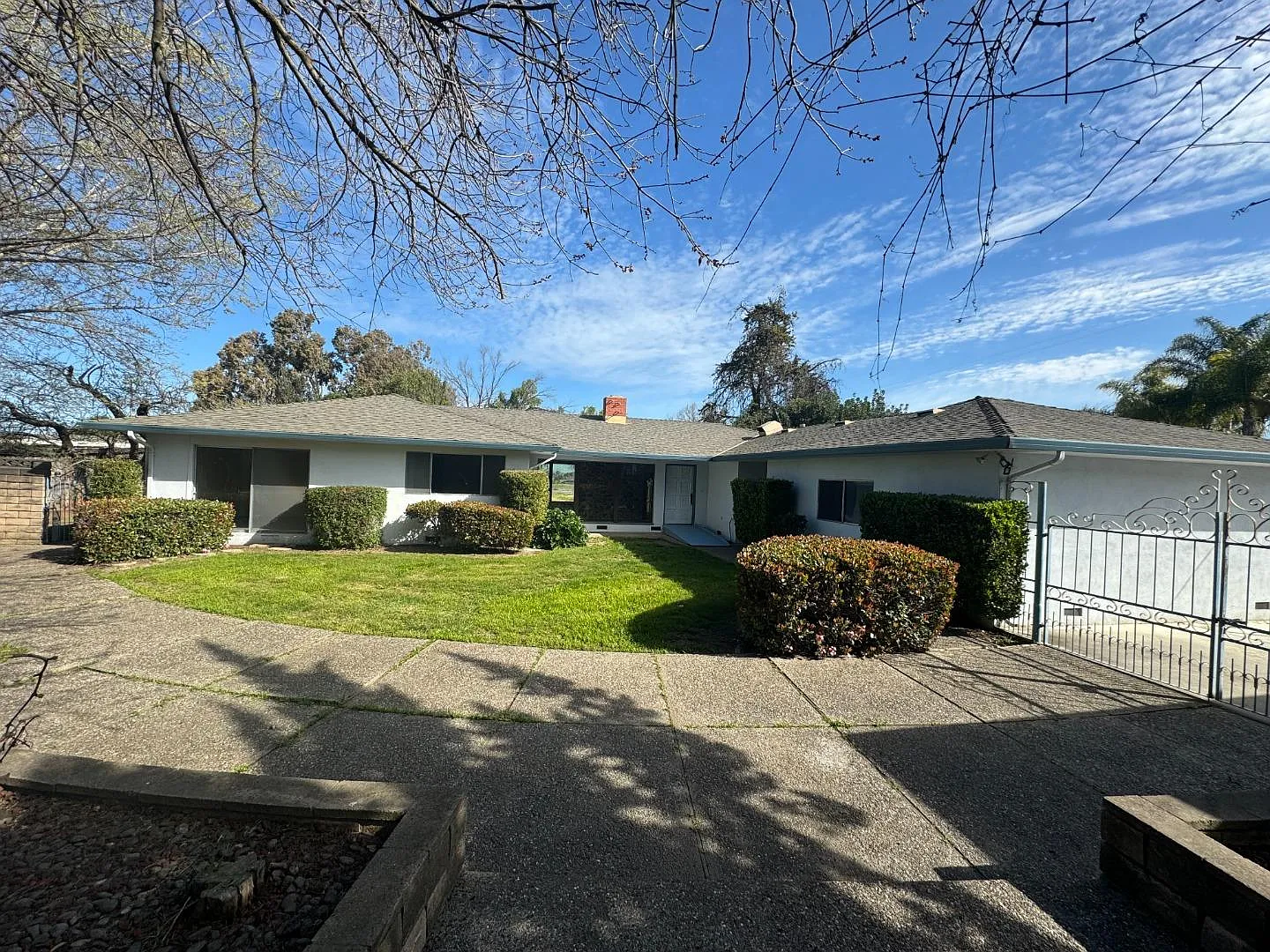 1603 Hillcrest Rd photo 1